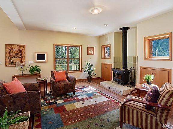 2nd image of 10450 Secretariat Ln NE