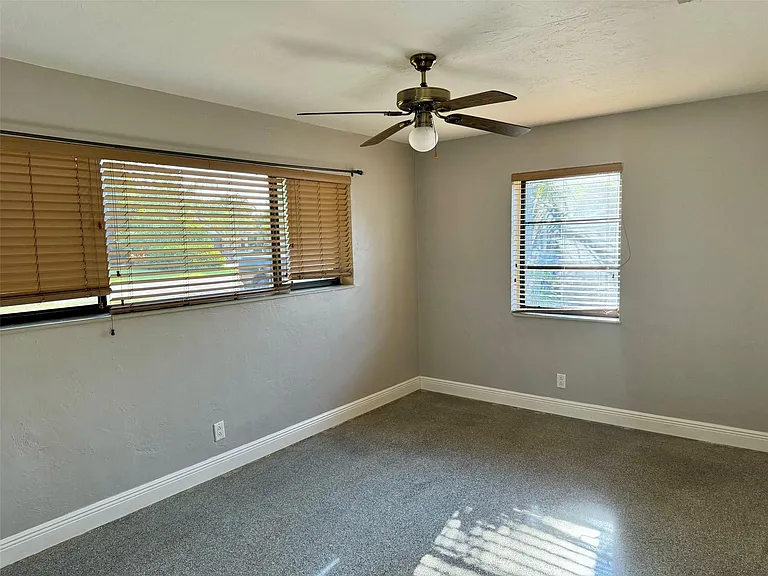 2624 NE 8th Ct — Photo 13