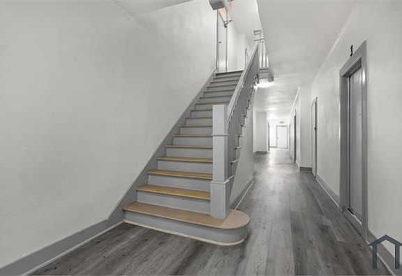 4th image of 123 S Westmoreland Ave APT 9