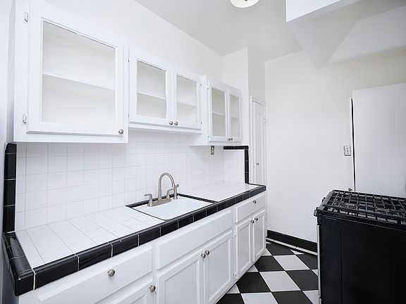 3rd image of 1861 Whitley Ave APT 401