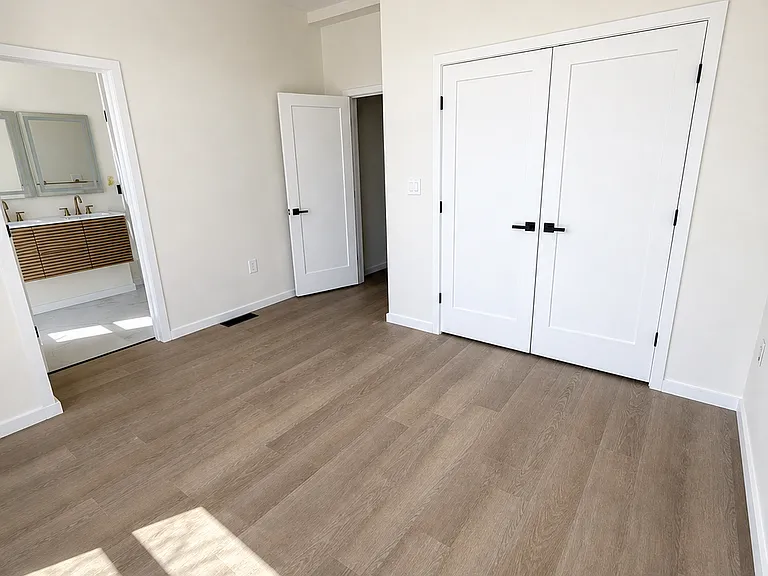546 Saratoga St #3R — Photo 11