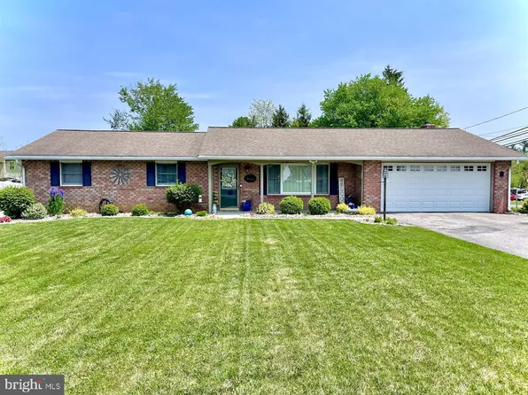 15 Jackson Dr, Chambersburg, PA 17201