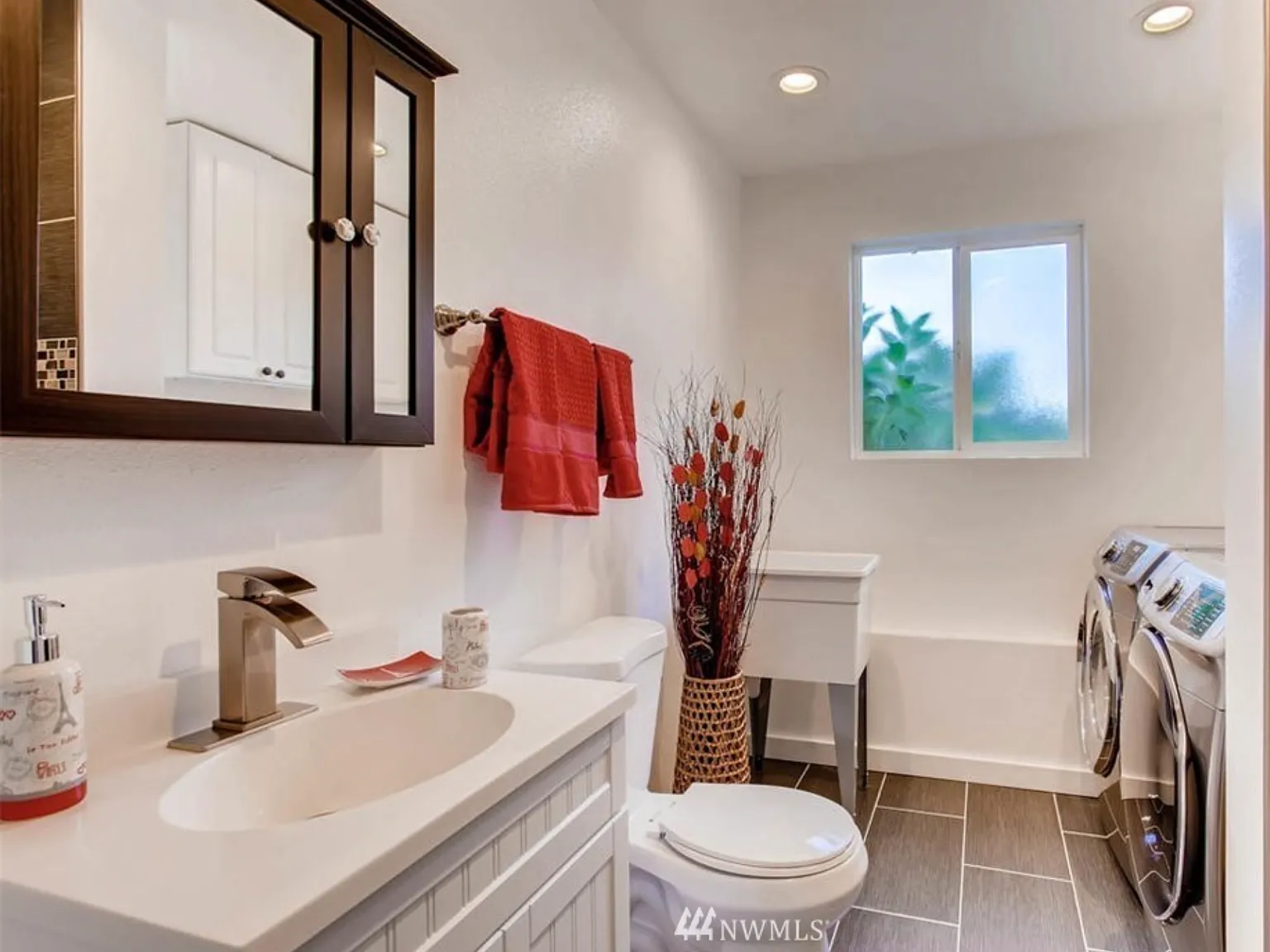 5 bed, 2500 sqft, $1,200 — Photo 3
