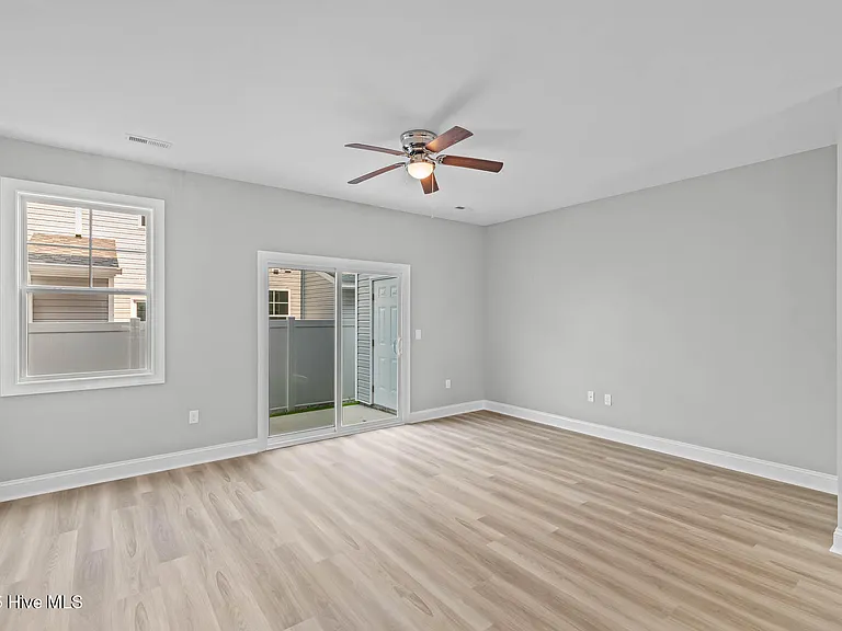 327 Starfish Ln — Photo 16