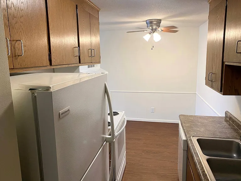 Apache Manor Apartments — Photo 45