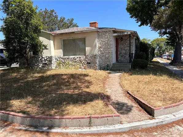 13901 Runnymede St, Van Nuys, CA 91405