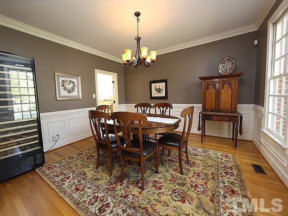 4th image of 4117 Amesbury Ln