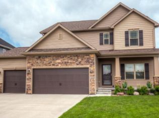 300 NE Fox Run Trl, Waukee, IA 50263