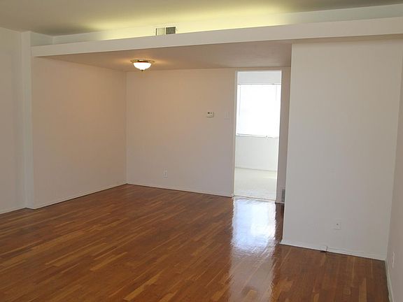 4th image of 9921 Tam O Shanter Dr
