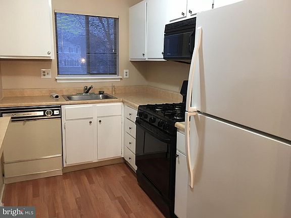 3rd image of 1522 Marcy Pl #B