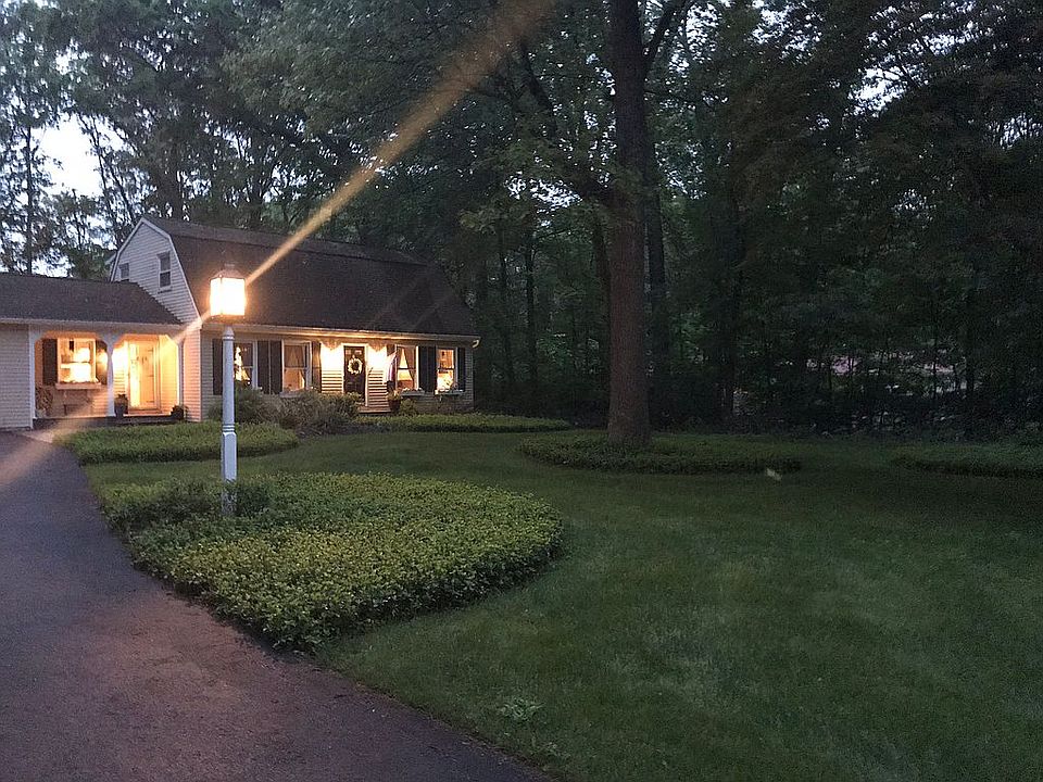 1st image of 14 Hideaway Ln