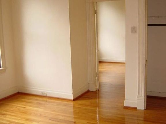 2nd image of 1813 Pearl St #1