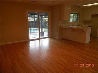 4th image of 1002 Wimbledon Dr