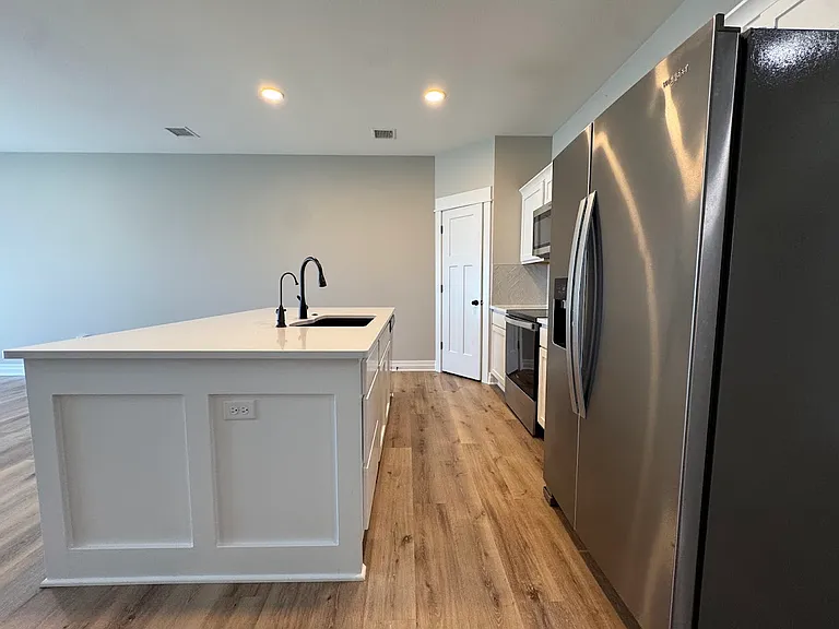 852 N Cloverleaf St #852 — Photo 8