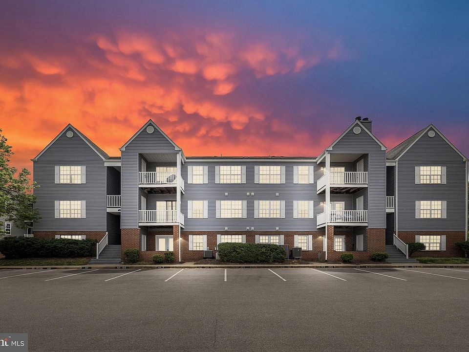 1st image of 100 Picadilly Ln APT 3