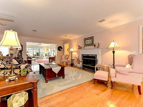 5th image of 513 Governors Green Dr