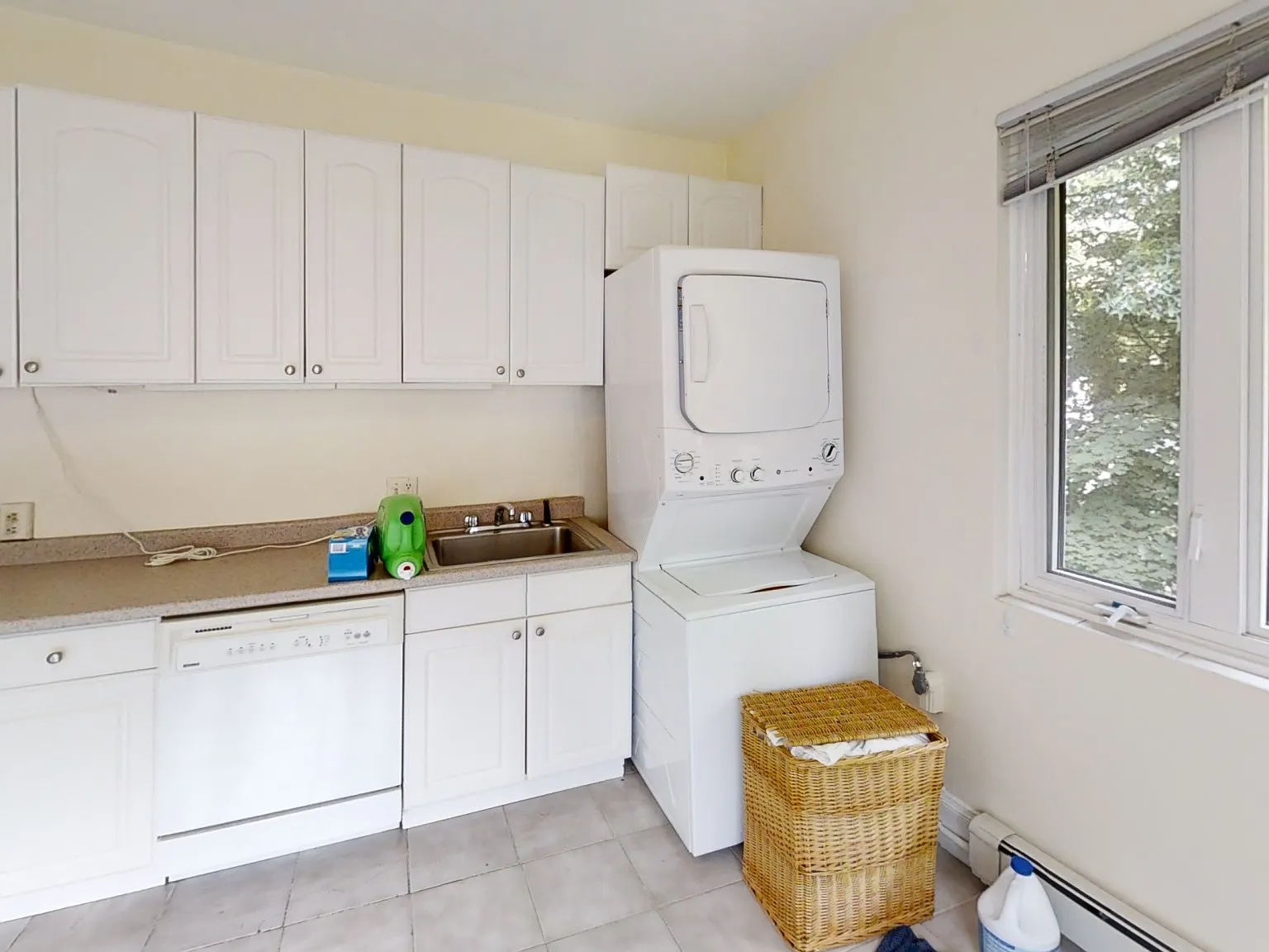 2 bed, 1000 sqft, $3,400 — Photo 1
