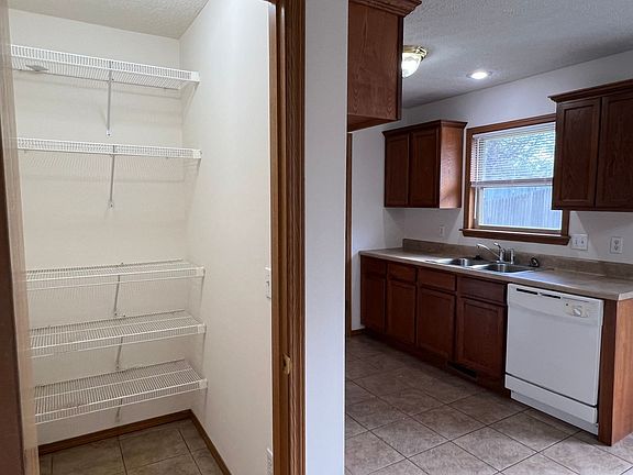 5th image of 1908 N Gregory Dr