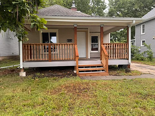 2248 Sheldon St Photo 1