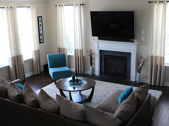 3rd image of 334 Harmony Dr