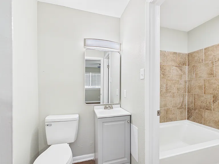 Oxford Pointe Apartments — Photo 12