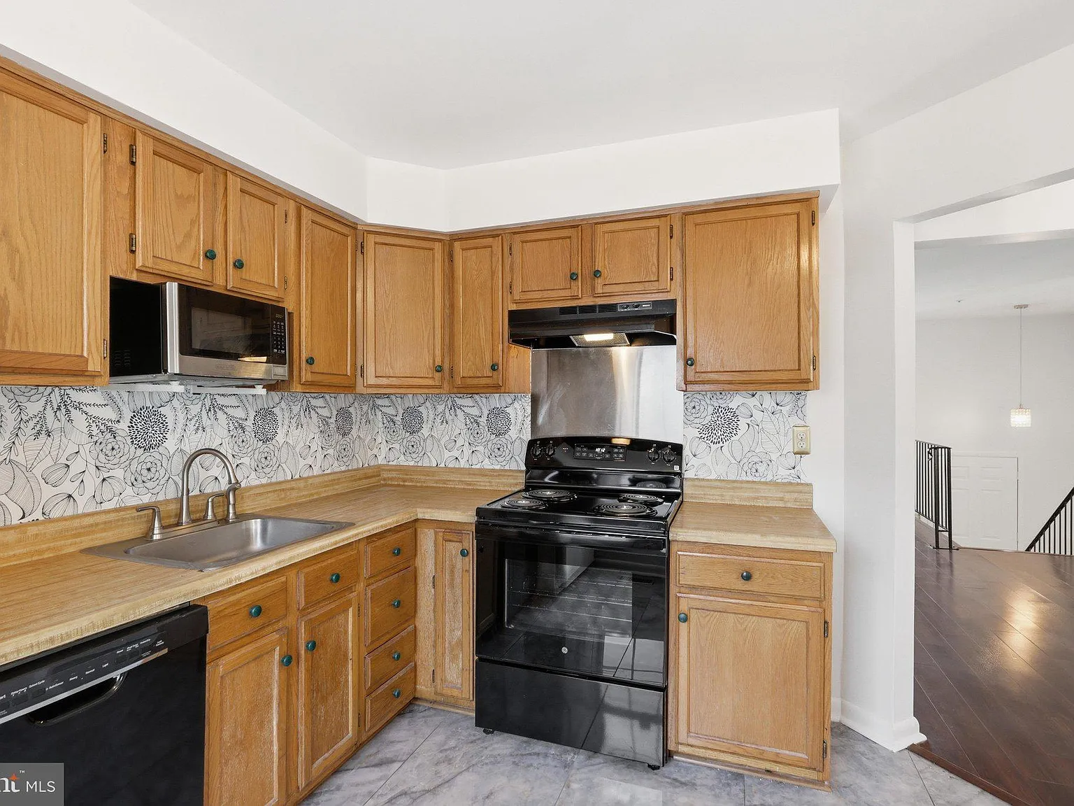 4 bed, 2.5 bath, 1280 sqft, $2,900 — Photo 2