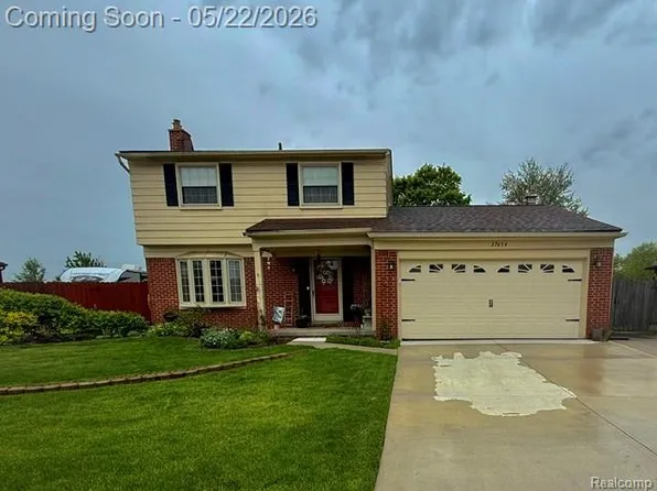 27654 Oakcrest Dr, Brownstown, MI 48183