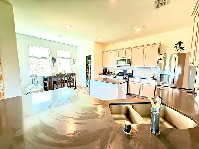 1601 Lake Grove Dr — Photo 15