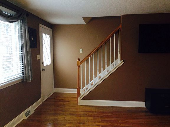 3rd image of 38 Stoneledge Ct