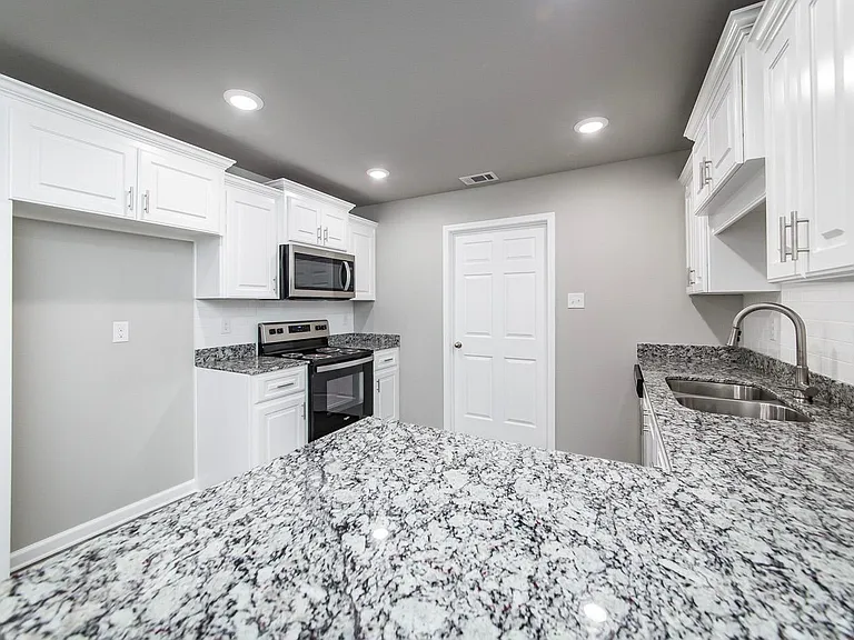 109 Elm St #5 — Photo 42