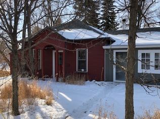 218 1-2 E 9th St, Bottineau, ND 58318