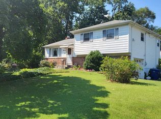 13 Randolph Dr, Mount Holly, NJ 08060