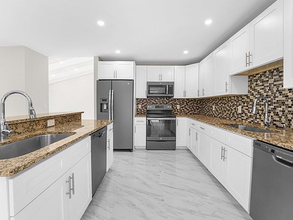 4th image of 22207 Alyssum Way