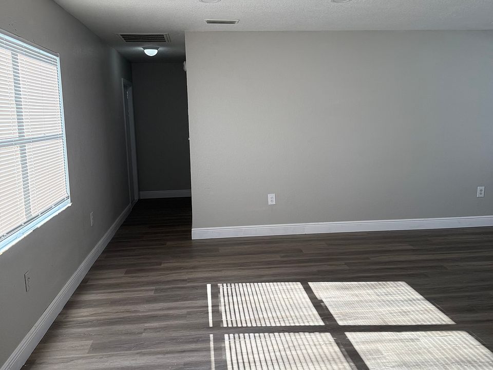 2nd image of 305 E Emma St
