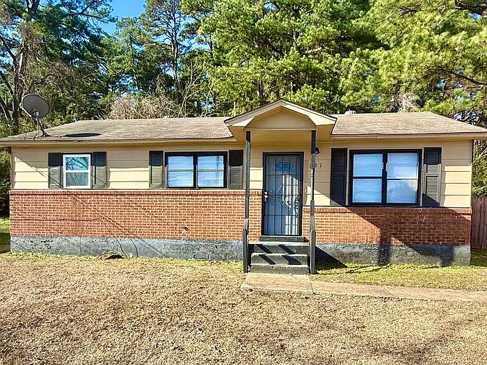 1st image of 121 Lockwood Dr