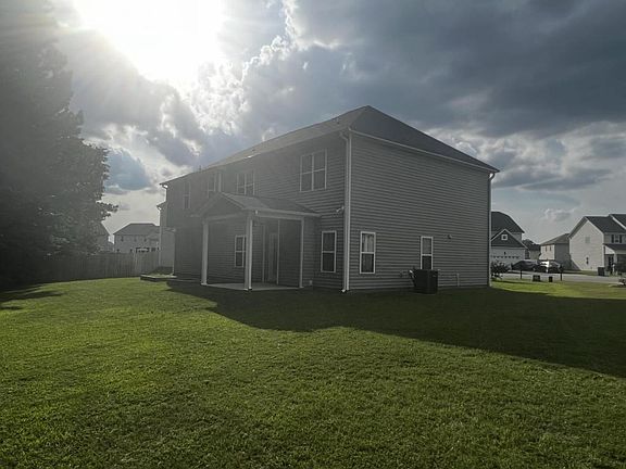 3rd image of 187 Courtland Dr