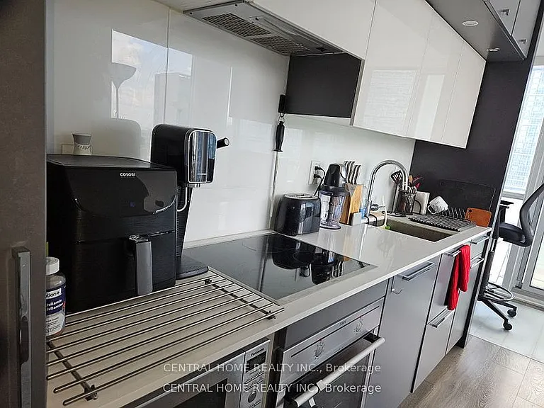 15 Grenville St #2603 — Photo 5