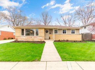 863 S Cedar Ave, Elmhurst, IL 60126