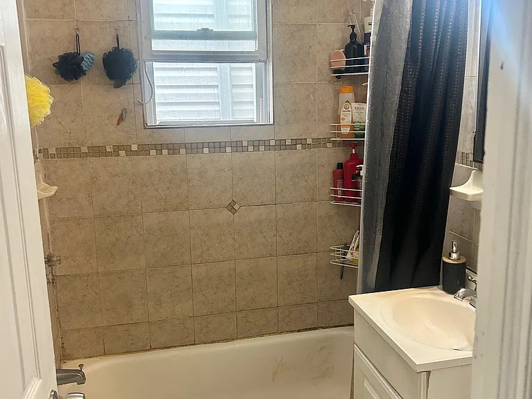 17 Beach St #1 — Photo 2
