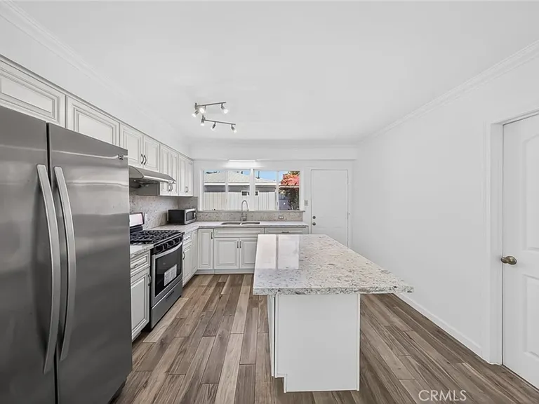 637 W Fernfield Dr — Photo 5
