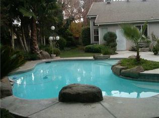 7570 N Sunriver Dr, Fresno, CA 93722