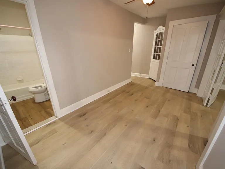 1422 Park Ave #4R — Photo 4