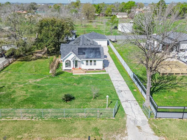 163 Oakland St, Baytown, TX 77520