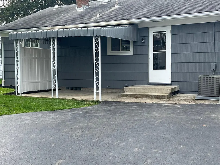 2174 Edgevale Rd — Photo 4