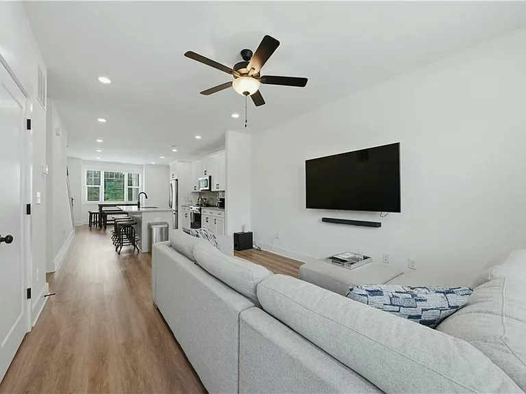 104 Mission Way — Photo 8