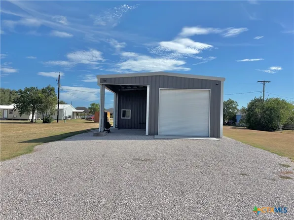 911 Bill Tindall Dr, Seadrift, TX 77983