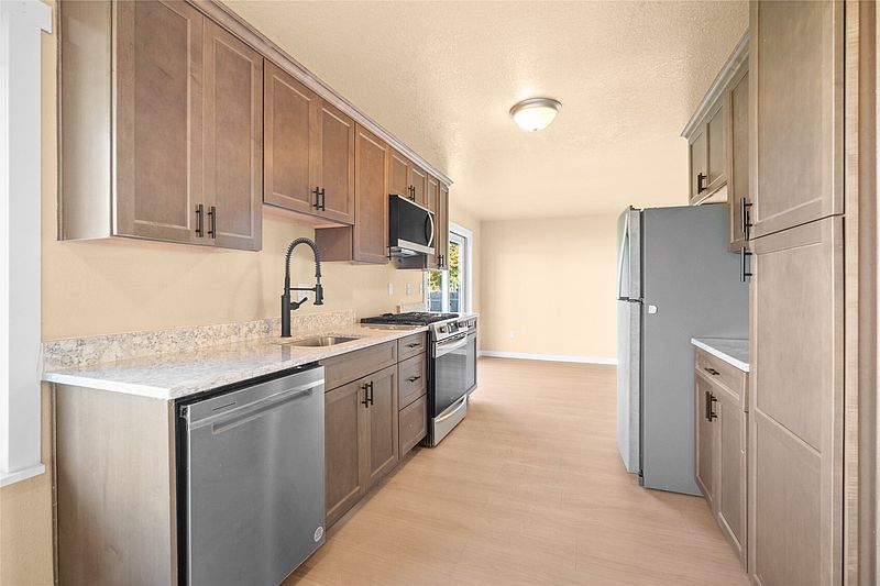 5th image of 540 Morton Street