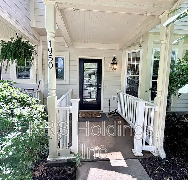 1950 Tudor Ct — Photo 1