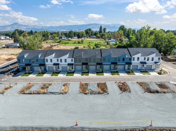 2028 Sunset Dr Unit 1, Medford, OR 97501
