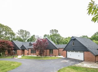 40 Lakes Pond Rd, Waterford, CT 06385